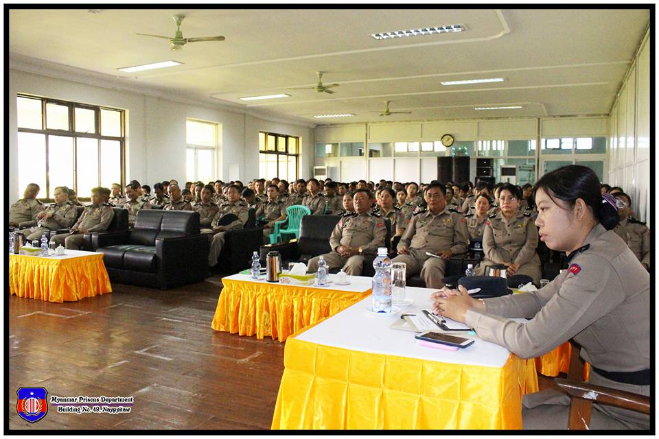 အကျဉ်းဦးစီးဝန်ထမ်းများ၏ (မှီခို) ဇနီးသည် အားလုံး စစ်သင်တန်းတက်ရမည်